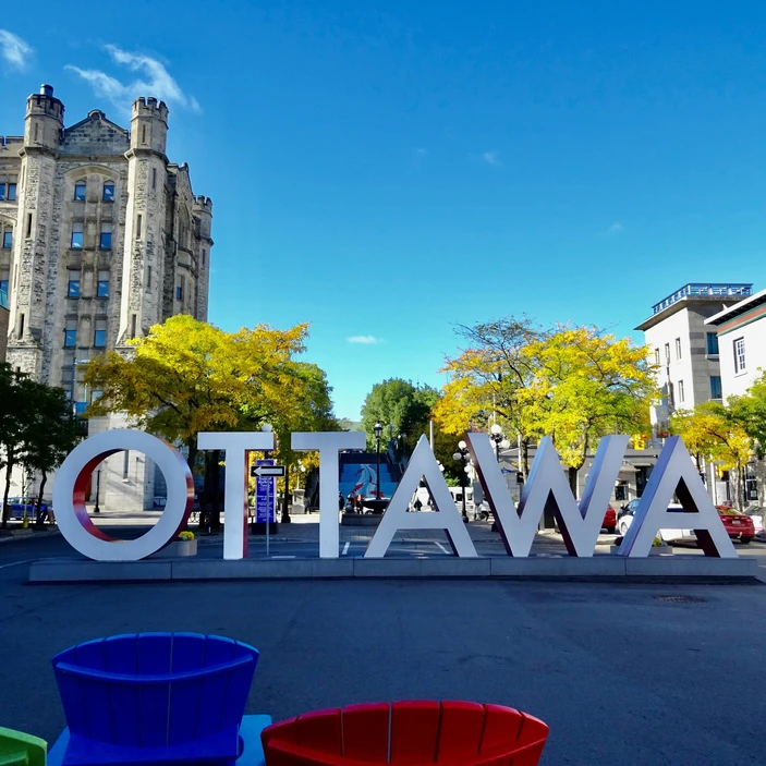 Image de la place avec le logo OTTAWA